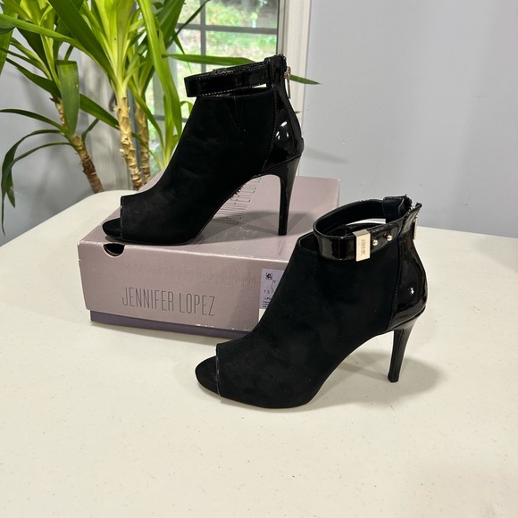 Jennifer Lopez Black Peep-Toe Heels - Picture 1 of 8